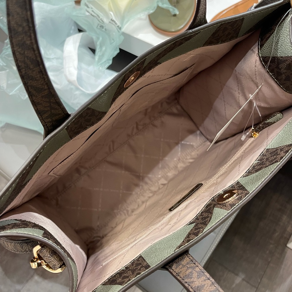 Michael Kors Kenly Large NS Tote - Picture 7 of 8